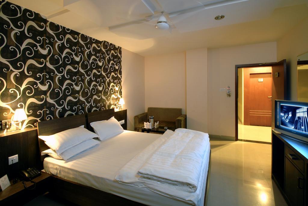 Hotel Tulsi Exotic โบปาล ห้อง รูปภาพ