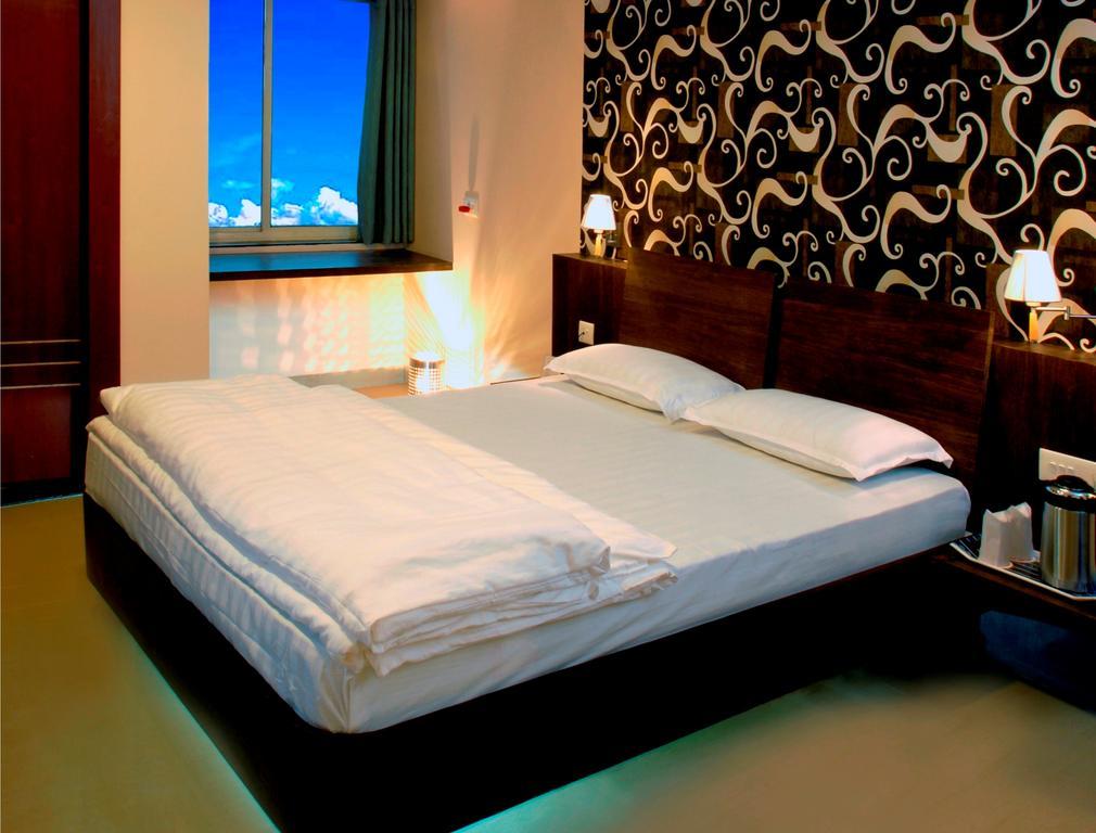 Hotel Tulsi Exotic โบปาล ภายนอก รูปภาพ