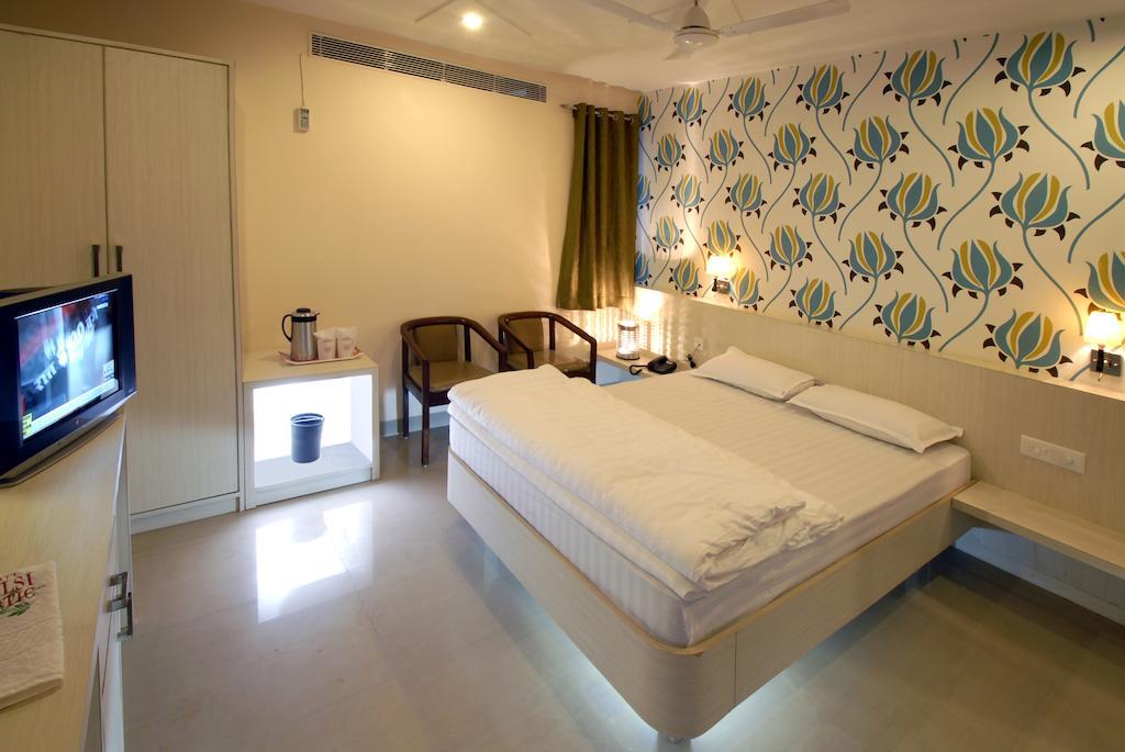 Hotel Tulsi Exotic โบปาล ภายนอก รูปภาพ